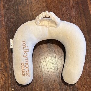 Milky Moosie Deluxe Cream Neck Pillow